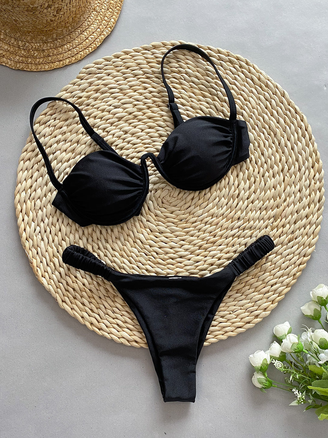 Edler Bikini mit Raffungen – Dein Sommer-Essential